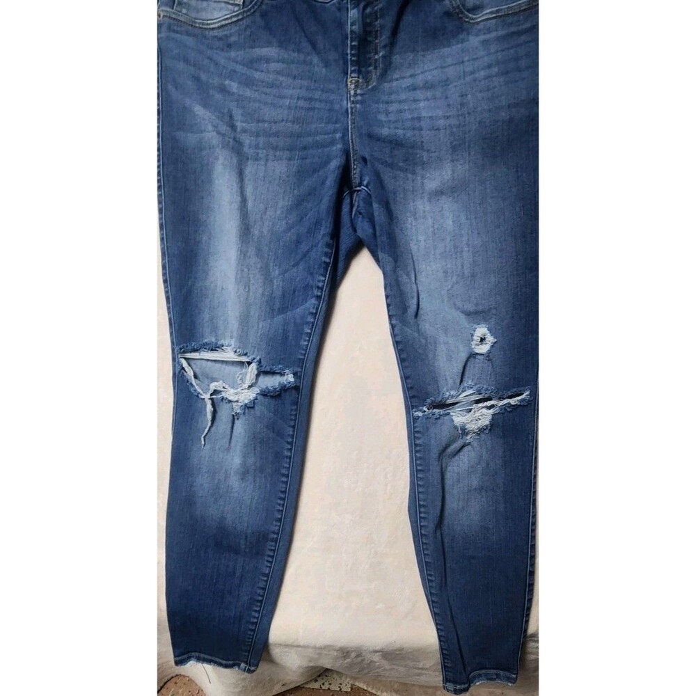 Torrid Jeans  Womens Size 18 Straight Mid Rise Medium Wash Ripped Blue Denim